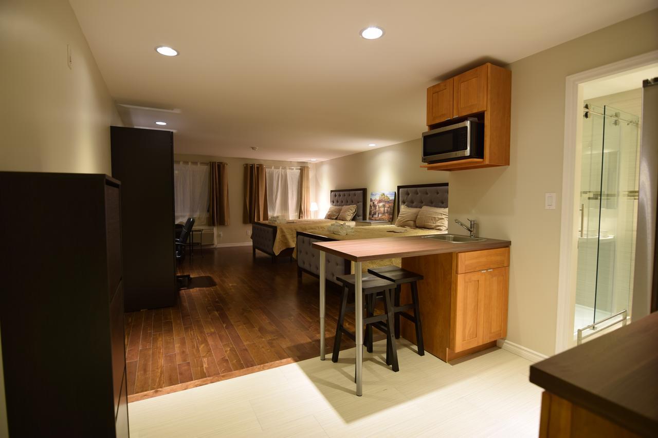The Lion Inn & Suites Chetwynd エクステリア 写真