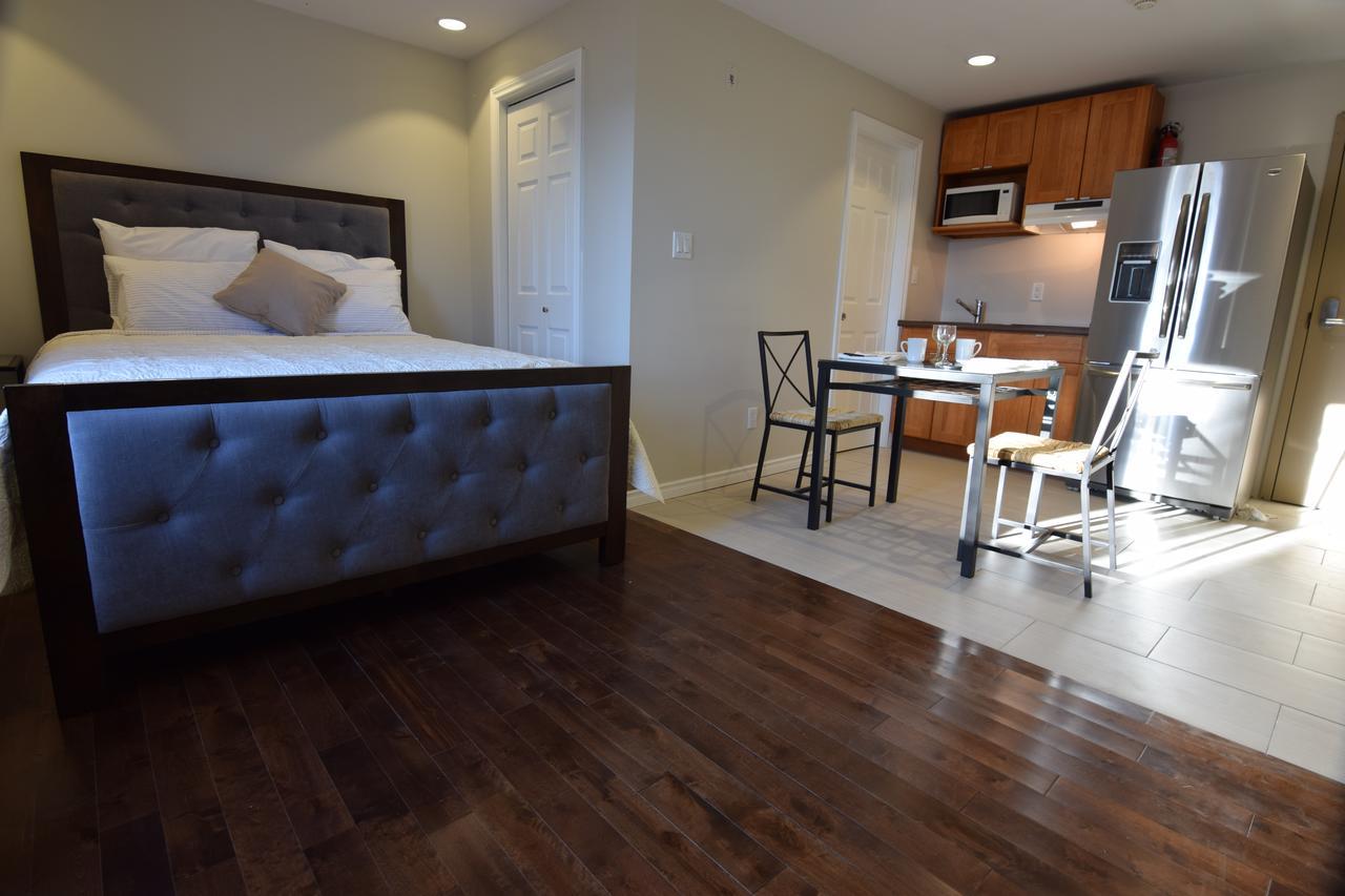 The Lion Inn & Suites Chetwynd エクステリア 写真